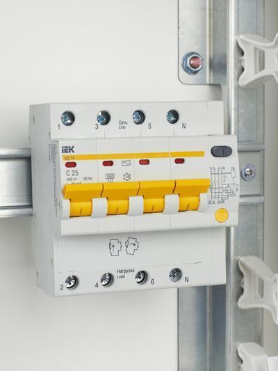 KARAT Дифференциальный автомат АД14 4P 25А 30мА тип AC IEK