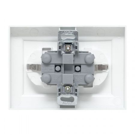 Минск Розетка 2-местная СП с заземлением 16А белая с защ. штор. EKF Basic