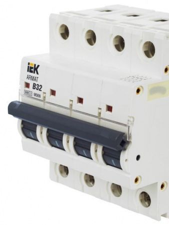 ARMAT Автоматический выключатель M06N 4P B 32А  IEK